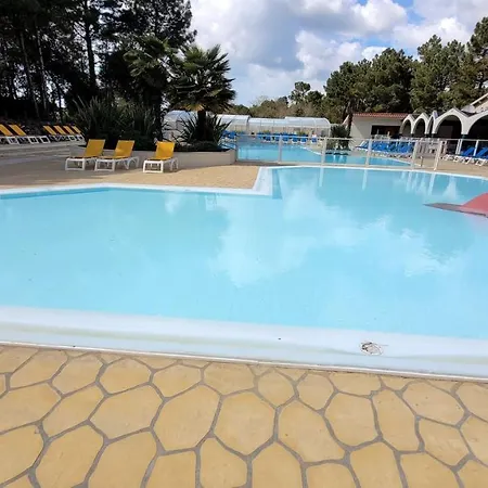 Holiday home Belles Vacances En Bord De Mer Dans Camping 4 Etoiles Saint-Jean-de-Monts