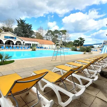 Holiday home Belles Vacances En Bord De Mer Dans Camping 4 Etoiles *