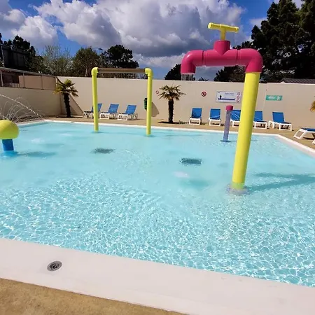 Holiday home Belles Vacances En Bord De Mer Dans Camping 4 Etoiles